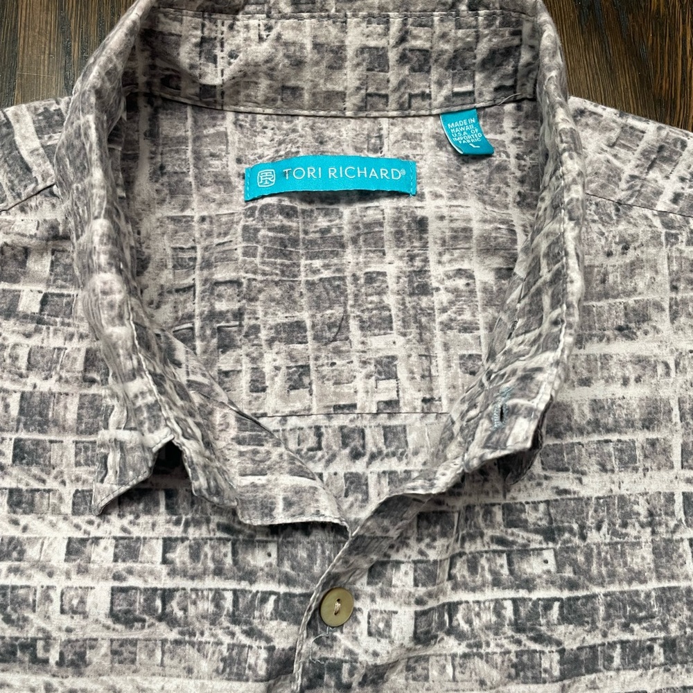 Tori Richard grey and white geometric modern cotton hawaiian aloha shirt large